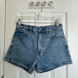 A&F - The Mom Short